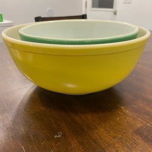 Pyrex mixing bowls